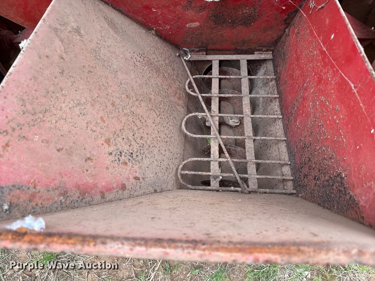 image for item EQ1367 New Holland 354 feed grinder/mixer