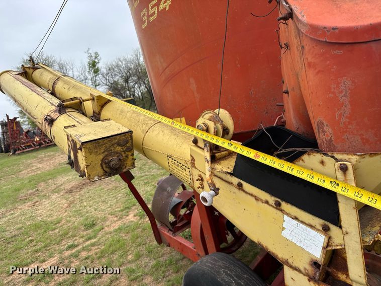 image for item EQ1367 New Holland 354 feed grinder/mixer