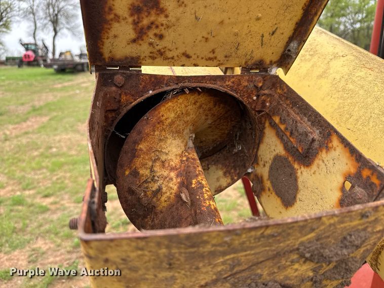 image for item EQ1367 New Holland 354 feed grinder/mixer