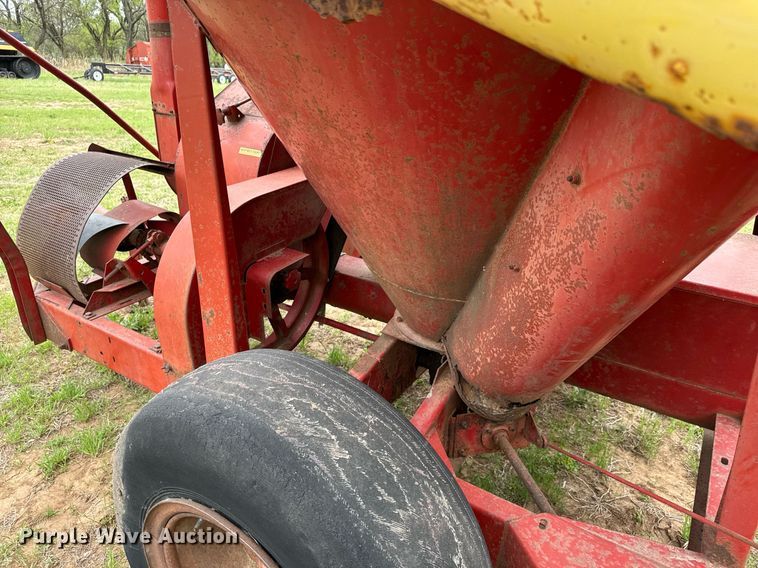 image for item EQ1367 New Holland 354 feed grinder/mixer