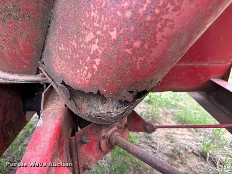 image for item EQ1367 New Holland 354 feed grinder/mixer