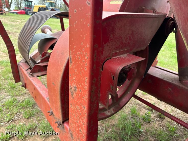 image for item EQ1367 New Holland 354 feed grinder/mixer