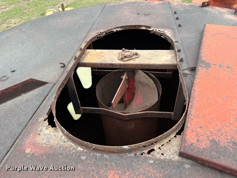 image for item EQ1367 New Holland 354 feed grinder/mixer