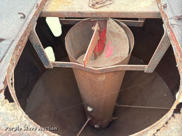 image for item EQ1367 New Holland 354 feed grinder/mixer