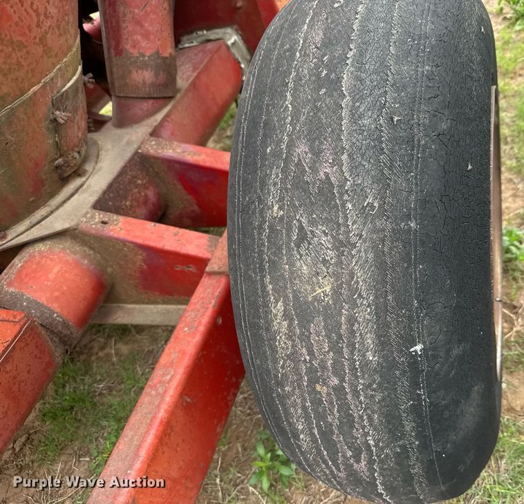 image for item EQ1367 New Holland 354 feed grinder/mixer