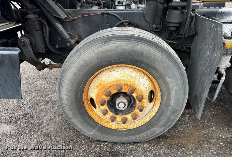 image for item DH9870 2011 Kalmar Ottawa 4x2 yard truck