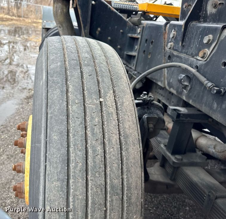 image for item DH9870 2011 Kalmar Ottawa 4x2 yard truck