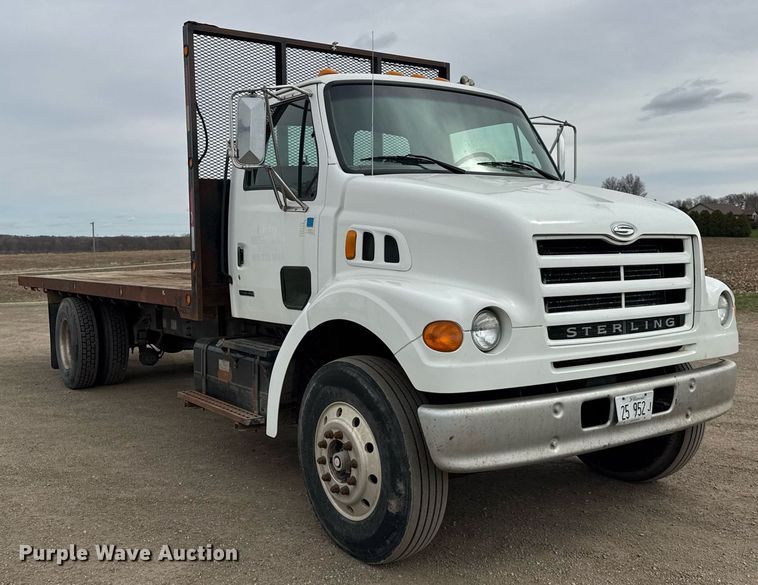 image for item DH9920 2001 Sterling Truck L7500 Series flatbed truck