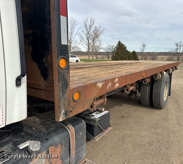 image for item DH9920 2001 Sterling Truck L7500 Series flatbed truck