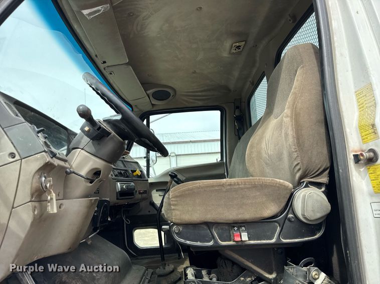 image for item DH9920 2001 Sterling Truck L7500 Series flatbed truck