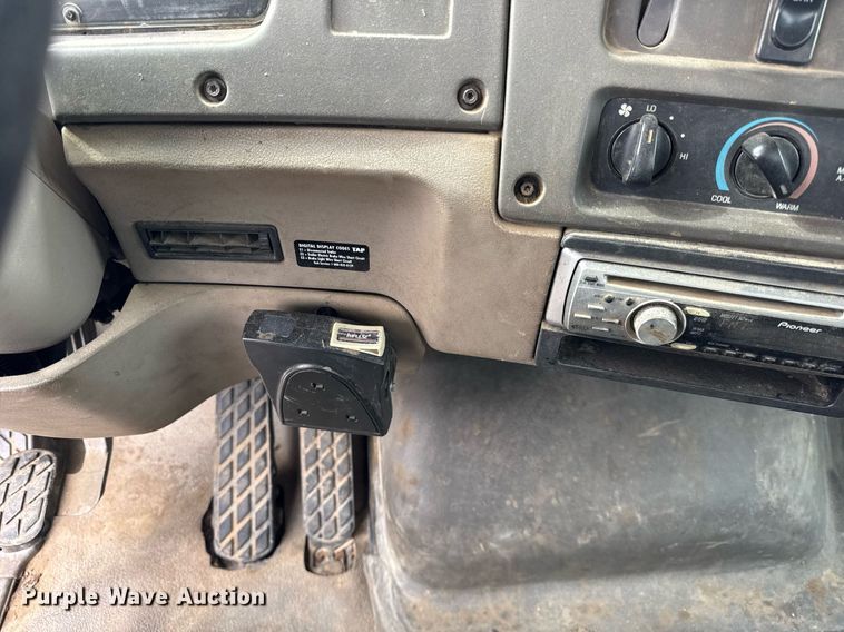 image for item DH9920 2001 Sterling Truck L7500 Series flatbed truck