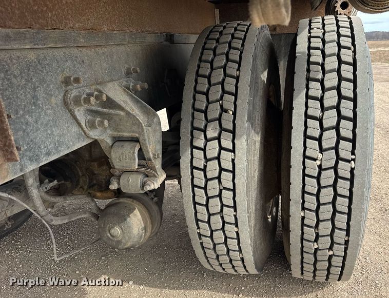 image for item DH9920 2001 Sterling Truck L7500 Series flatbed truck