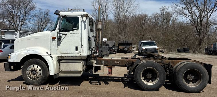 image for item DH9922 2002 International 9400i semi truck