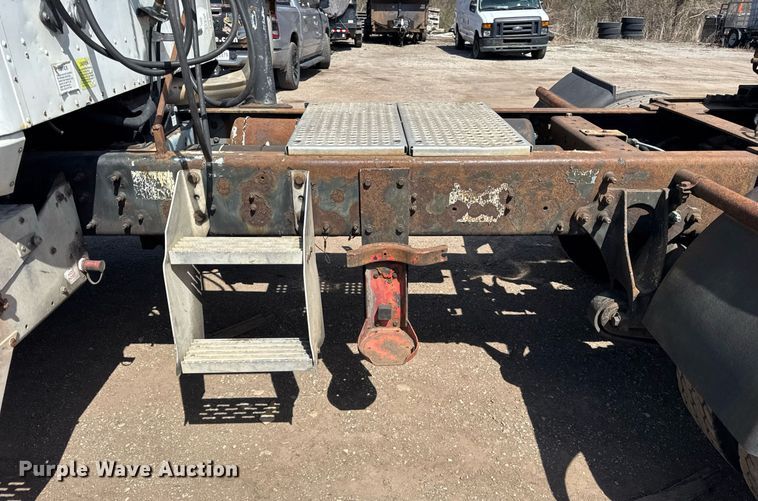 image for item DH9922 2002 International 9400i semi truck