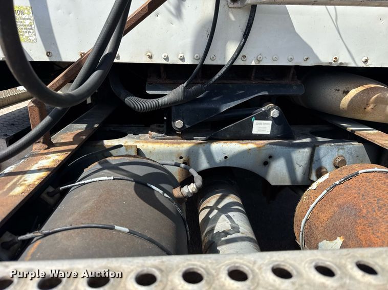 image for item DH9922 2002 International 9400i semi truck