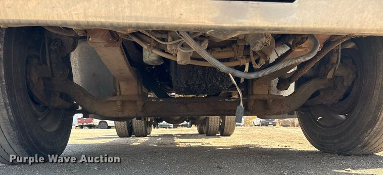 image for item DH9922 2002 International 9400i semi truck