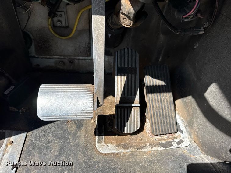 image for item DH9922 2002 International 9400i semi truck