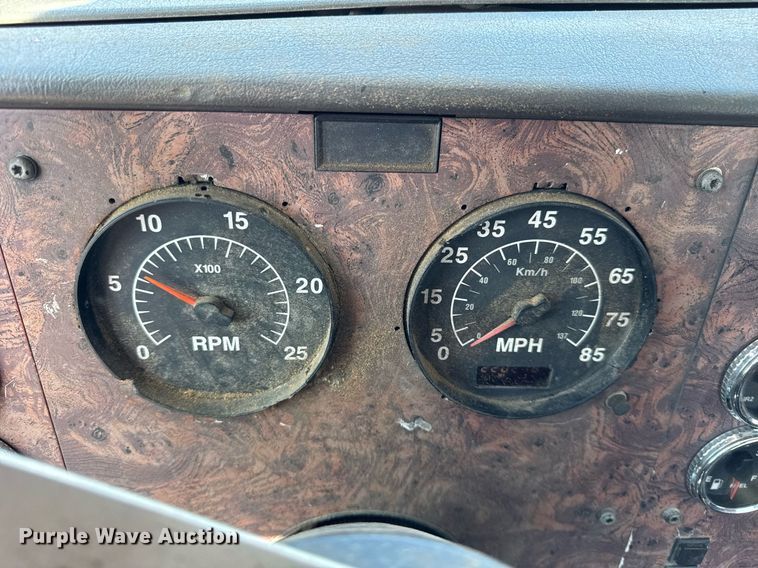 image for item DH9922 2002 International 9400i semi truck