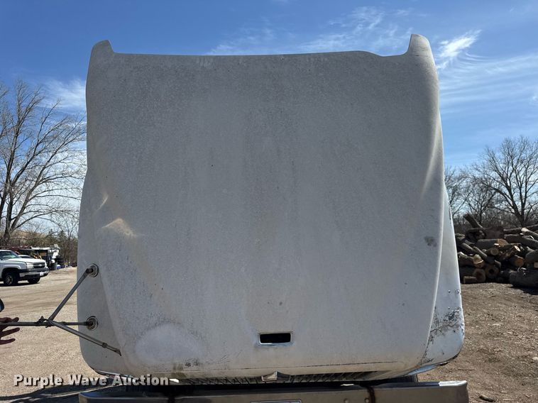 image for item DH9922 2002 International 9400i semi truck