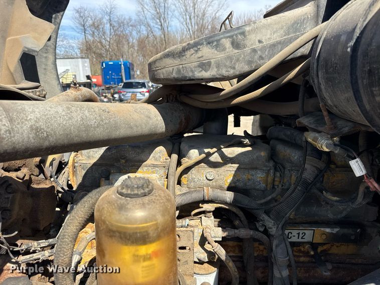 image for item DH9922 2002 International 9400i semi truck