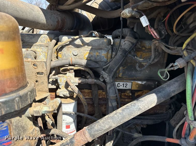 image for item DH9922 2002 International 9400i semi truck