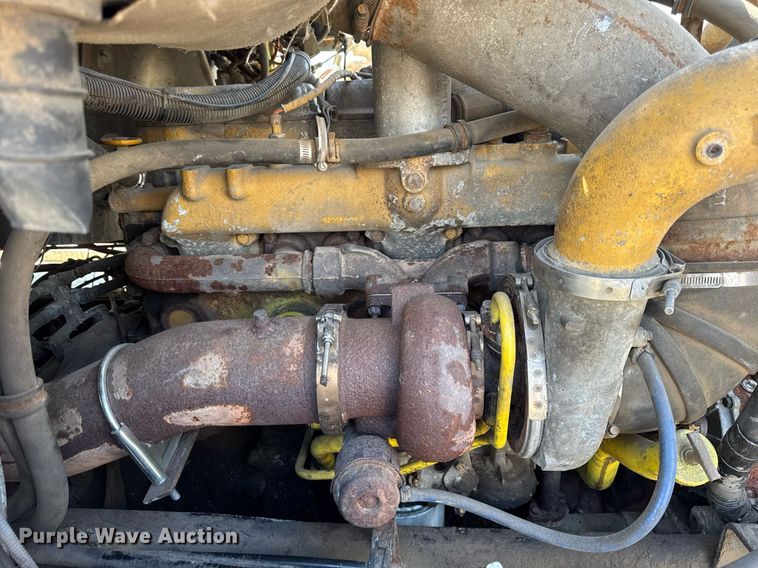 image for item DH9922 2002 International 9400i semi truck