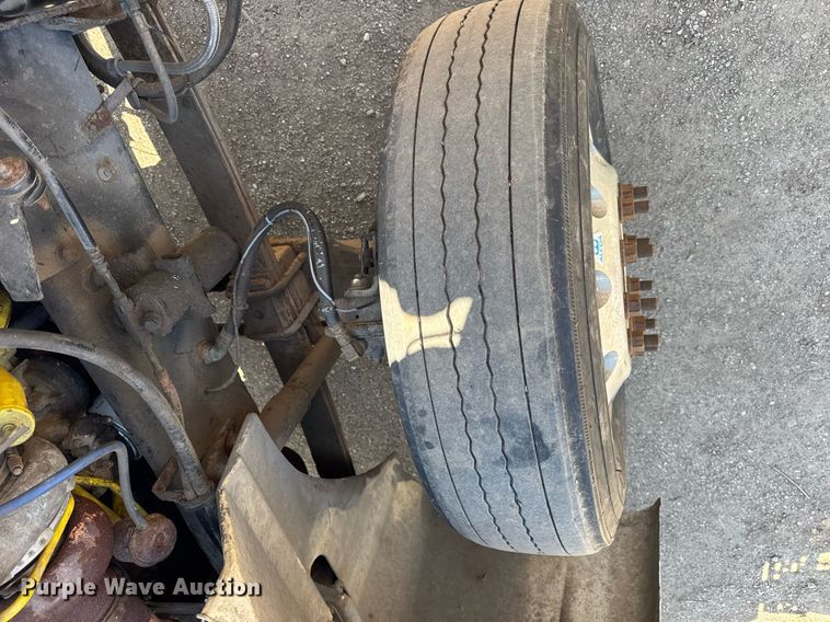 image for item DH9922 2002 International 9400i semi truck