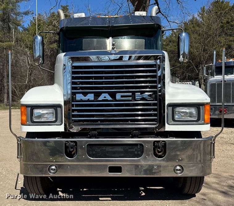 image for item DH9923 2008 Mack CHU 613 semi truck