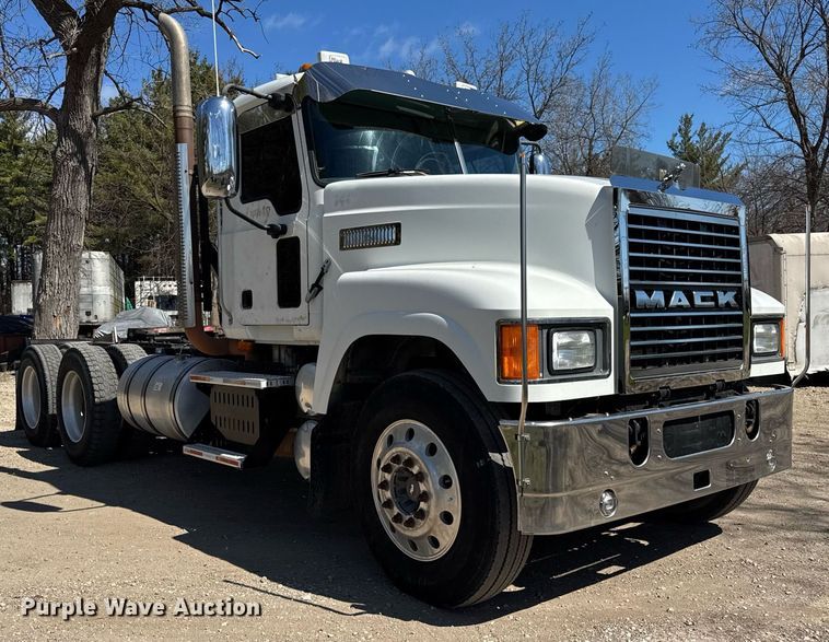 image for item DH9923 2008 Mack CHU 613 semi truck