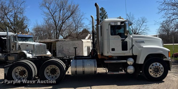 image for item DH9923 2008 Mack CHU 613 semi truck