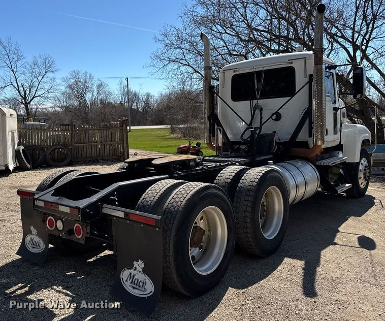 image for item DH9923 2008 Mack CHU 613 semi truck