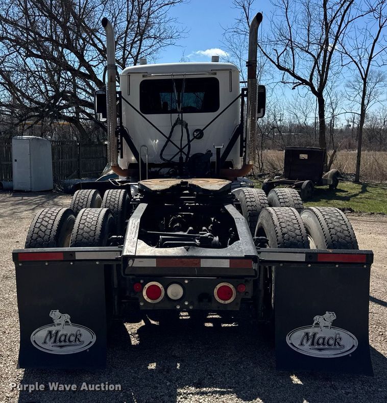 image for item DH9923 2008 Mack CHU 613 semi truck