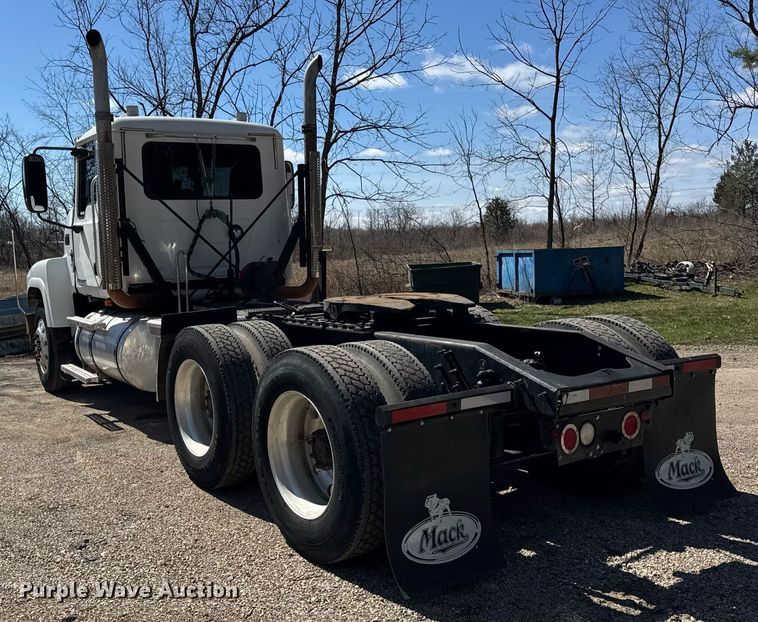 image for item DH9923 2008 Mack CHU 613 semi truck