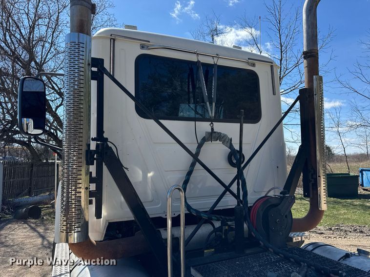 image for item DH9923 2008 Mack CHU 613 semi truck