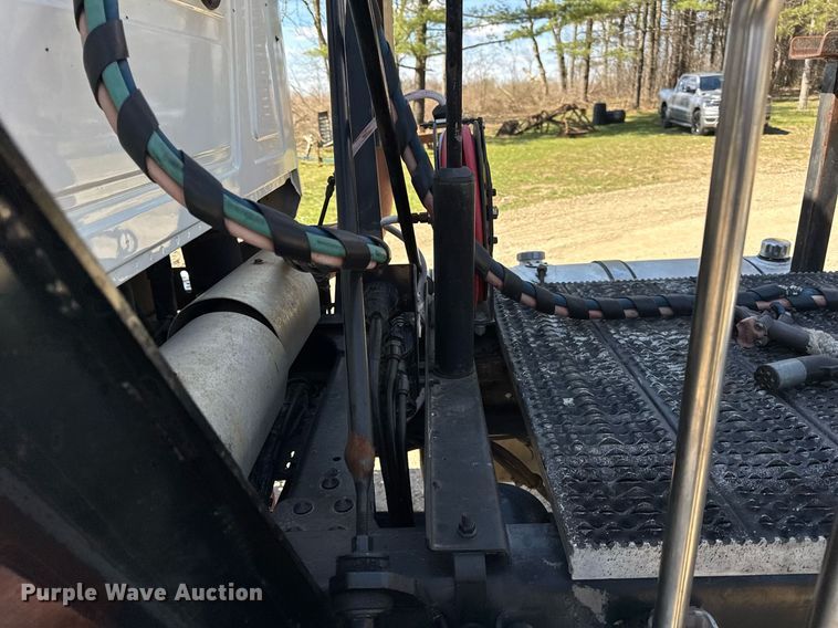 image for item DH9923 2008 Mack CHU 613 semi truck