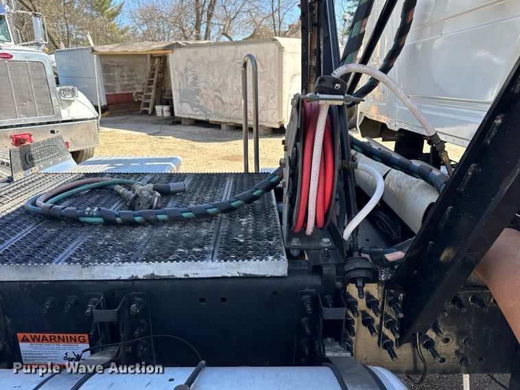 image for item DH9923 2008 Mack CHU 613 semi truck