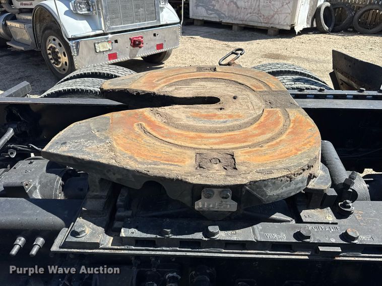 image for item DH9923 2008 Mack CHU 613 semi truck