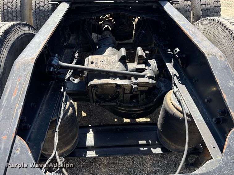 image for item DH9923 2008 Mack CHU 613 semi truck