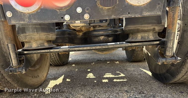 image for item DH9923 2008 Mack CHU 613 semi truck