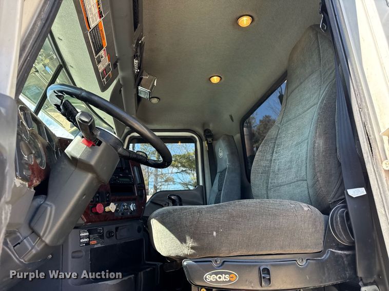 image for item DH9923 2008 Mack CHU 613 semi truck