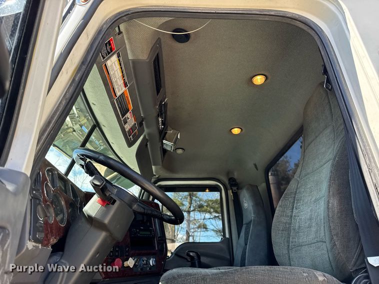 image for item DH9923 2008 Mack CHU 613 semi truck