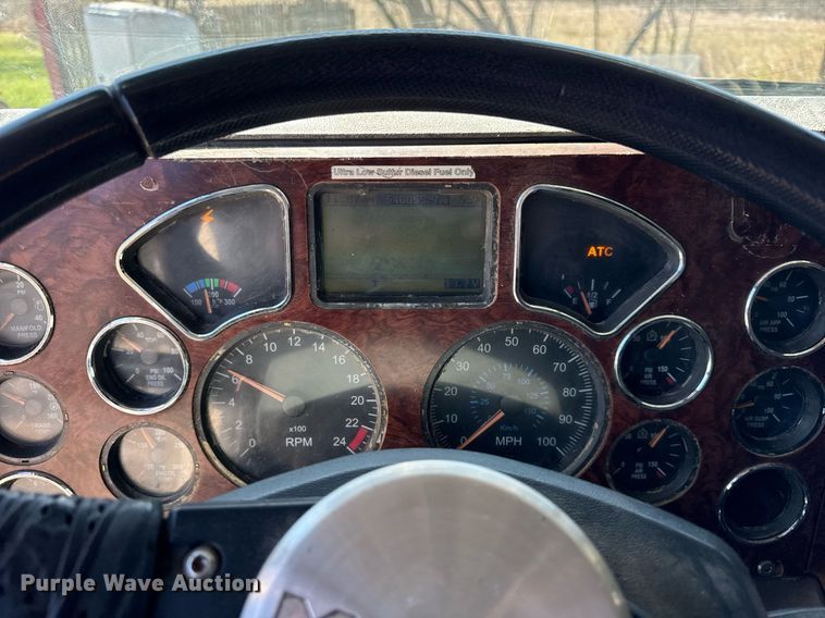 image for item DH9923 2008 Mack CHU 613 semi truck