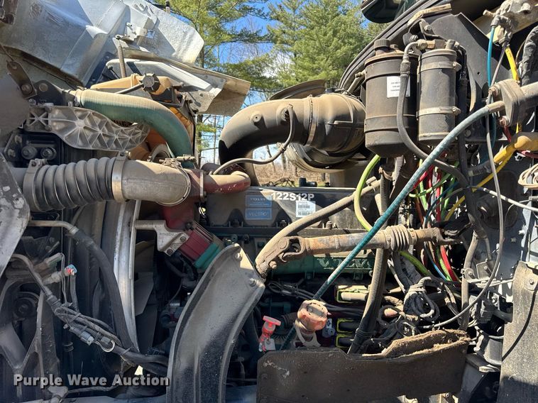 image for item DH9923 2008 Mack CHU 613 semi truck