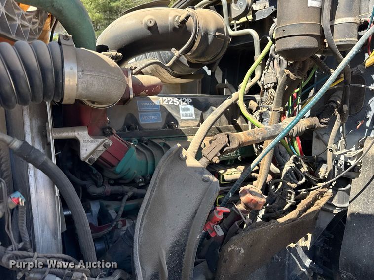 image for item DH9923 2008 Mack CHU 613 semi truck