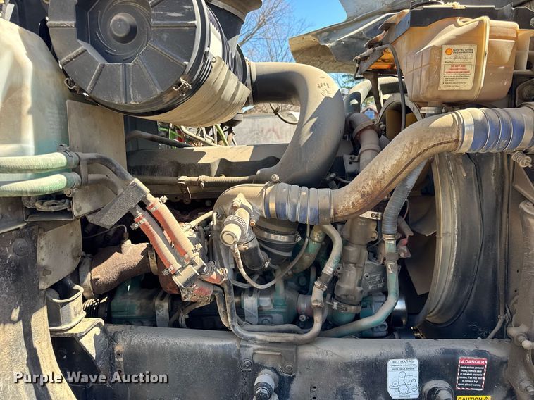 image for item DH9923 2008 Mack CHU 613 semi truck