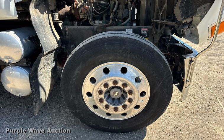 image for item DH9923 2008 Mack CHU 613 semi truck