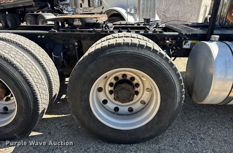 image for item DH9923 2008 Mack CHU 613 semi truck