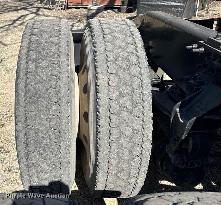 image for item DH9923 2008 Mack CHU 613 semi truck