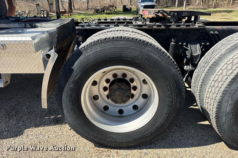 image for item DH9923 2008 Mack CHU 613 semi truck