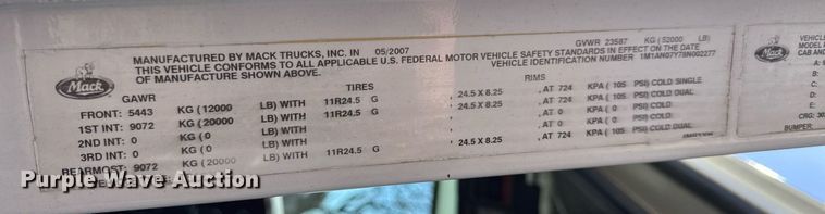 image for item DH9923 2008 Mack CHU 613 semi truck